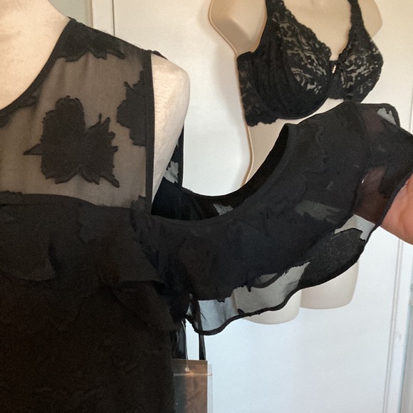 BNWT GORGEOUS BLACK DRESS - Picture 3 of 11